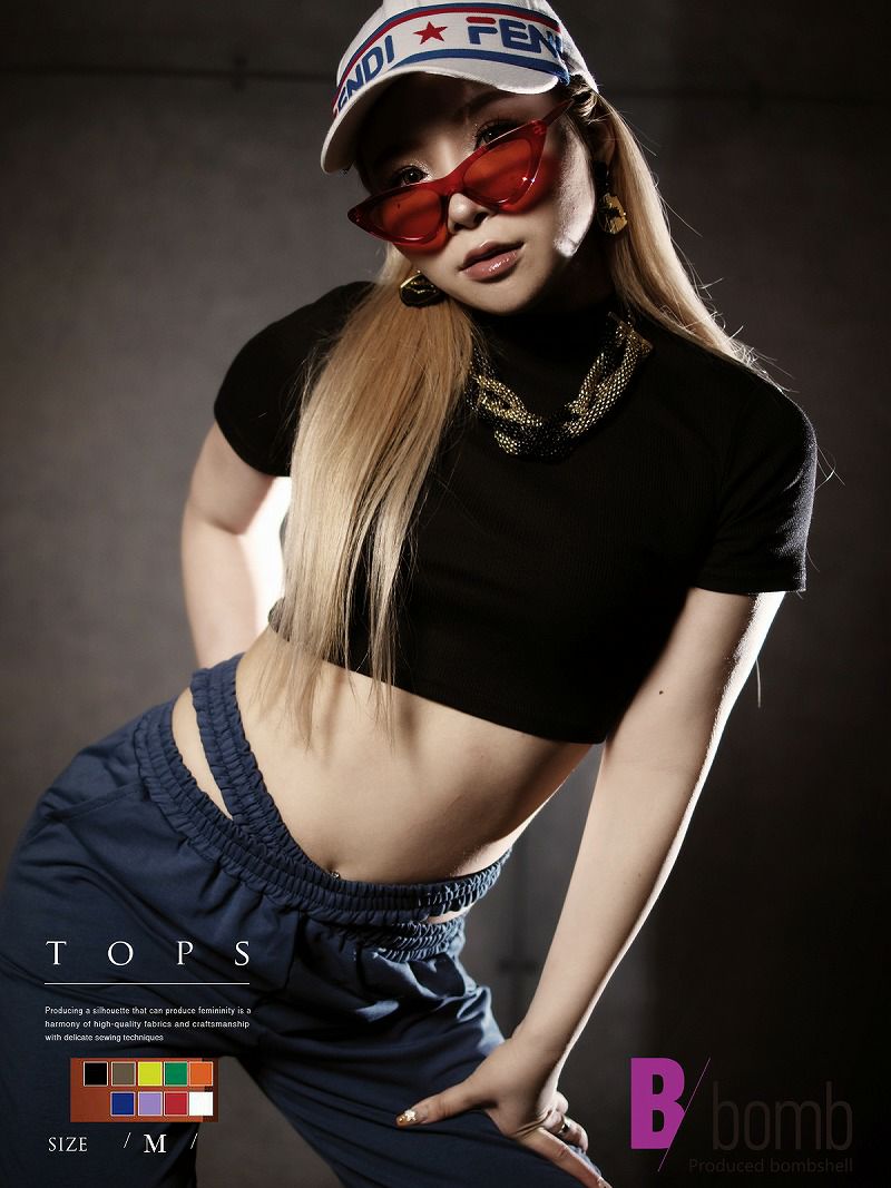 へそ出しリブクロップドトップス