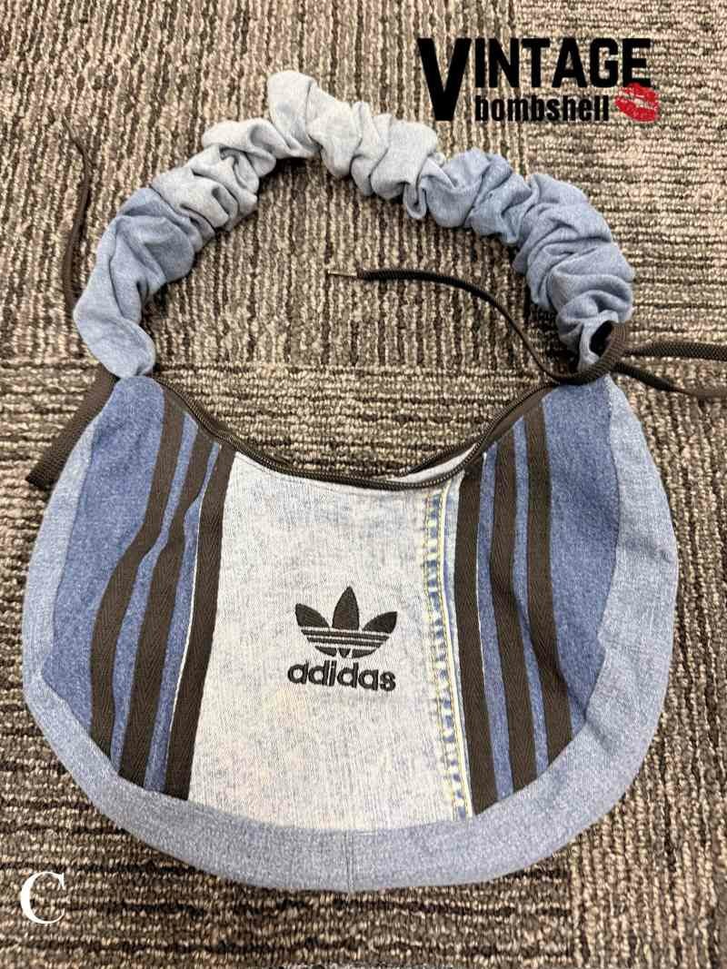 adidasリメイク・シュシュハンドル再構築ミニバッグ【Bbヴィンテージ