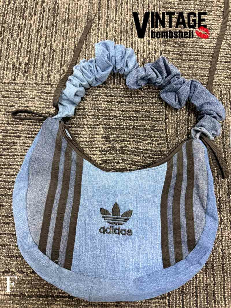 adidasリメイク・シュシュハンドル再構築ミニバッグ【Bbヴィンテージ