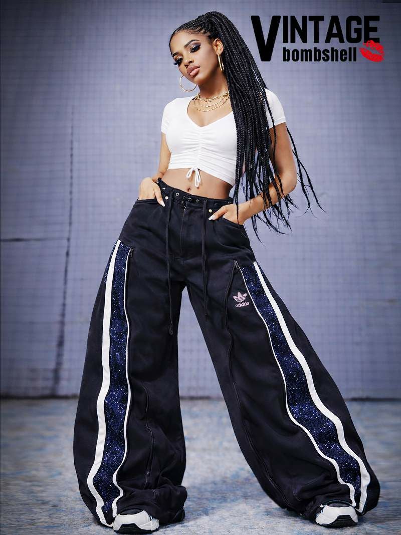 ネイビーメタリックラインが映えるアディダス再構築リメイクワイドデニムパンツ【Bbヴィンテージ】