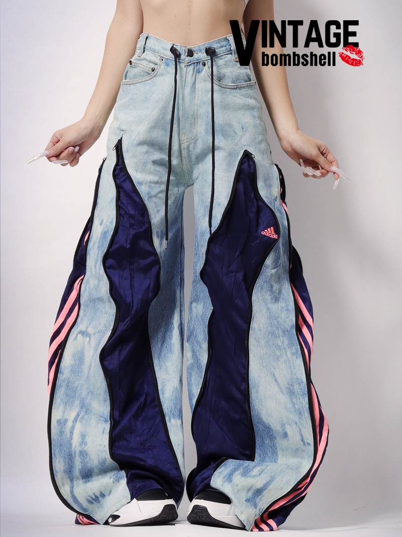 ピンクロゴと3本ラインが映えるネイビーアディダス再構築ワイドデニムパンツ【Bbヴィンテージ】
