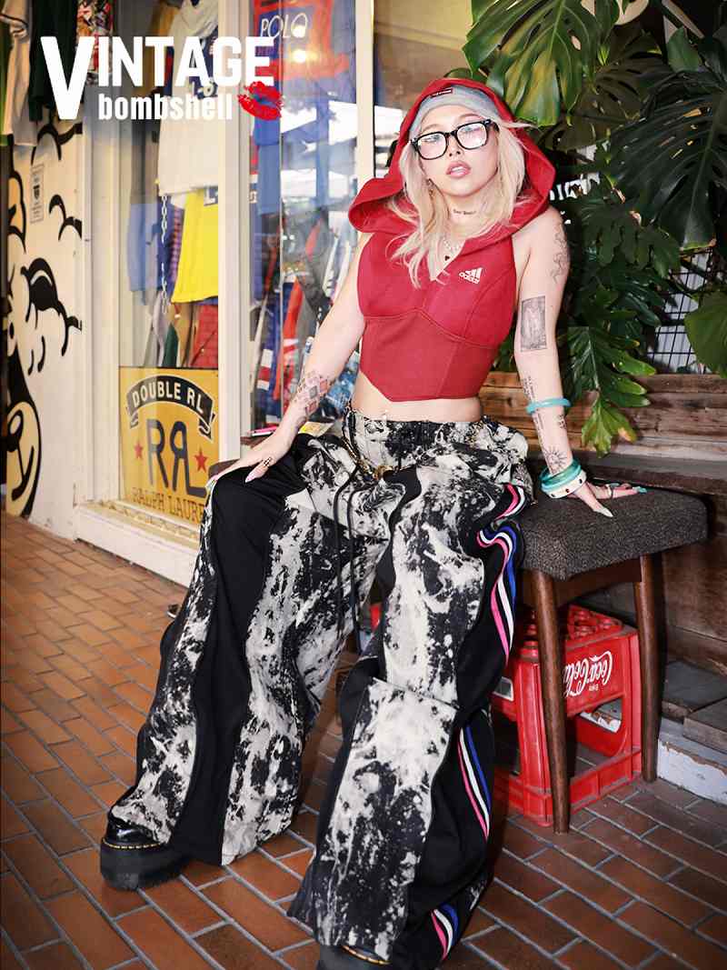 タイダイ柄とブラックジャージに3色ラインを効かせたadidasリメイクワイドパンツ【Bbヴィンテージ】