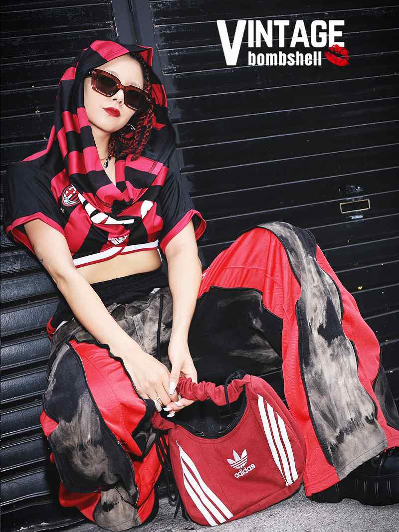 COOLに履きこなすadidasブラックタイダイデニム×赤トラックジャージバギーパンツ【Bbヴィンテージ】